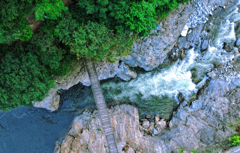 9月9日，采風(fēng)團(tuán)來(lái)到厚畛子生態(tài)實(shí)驗(yàn)林場(chǎng)（航拍圖）。張?zhí)飫倲z